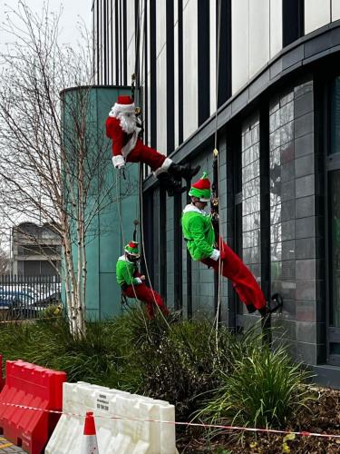charity-santa-rope-access-abseiling-event-10
