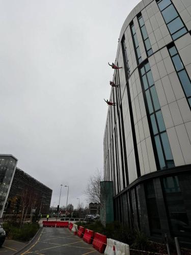 charity-santa-rope-access-abseiling-event-12