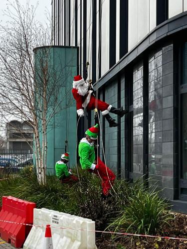 charity-santa-rope-access-abseiling-event-9